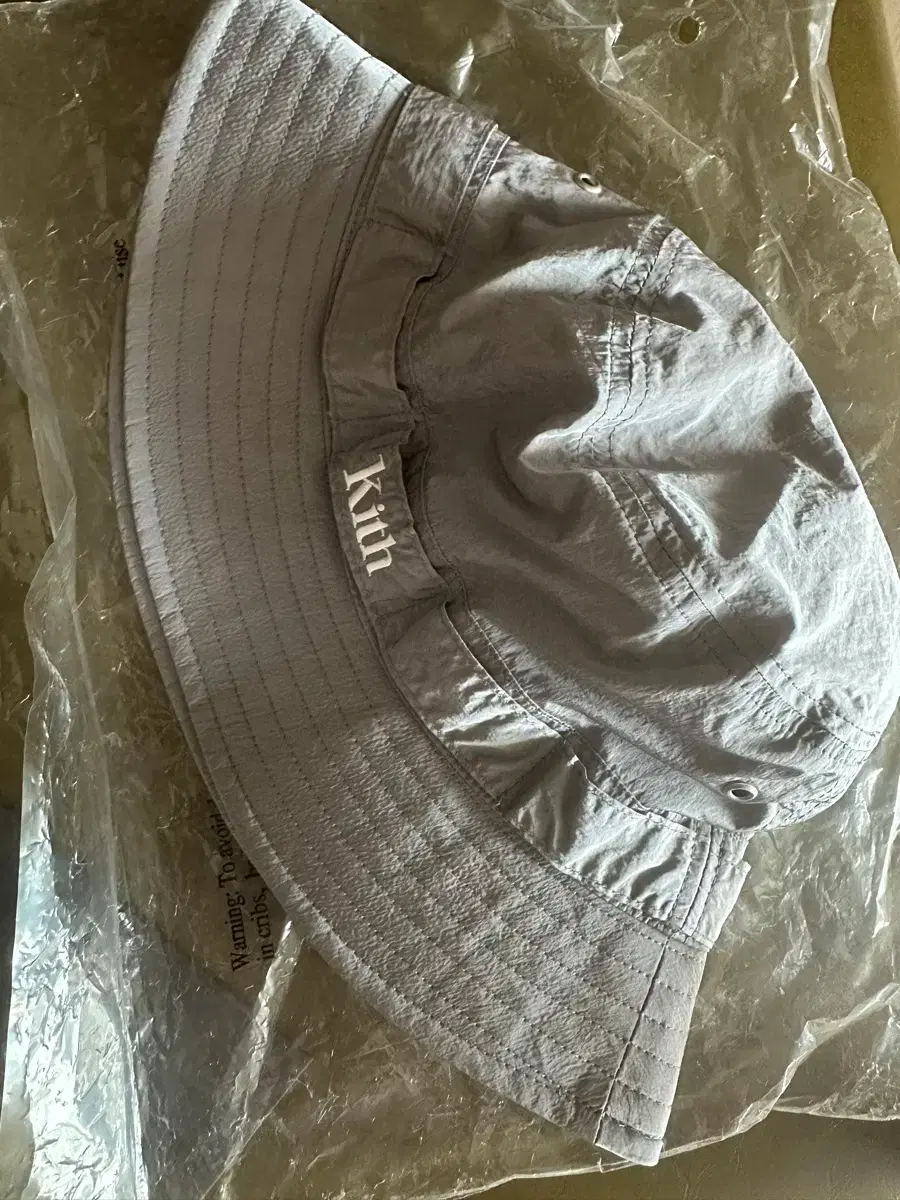 Kith wrinkle nylon serif bucket hat 팝니다. | 브랜드 중고거래